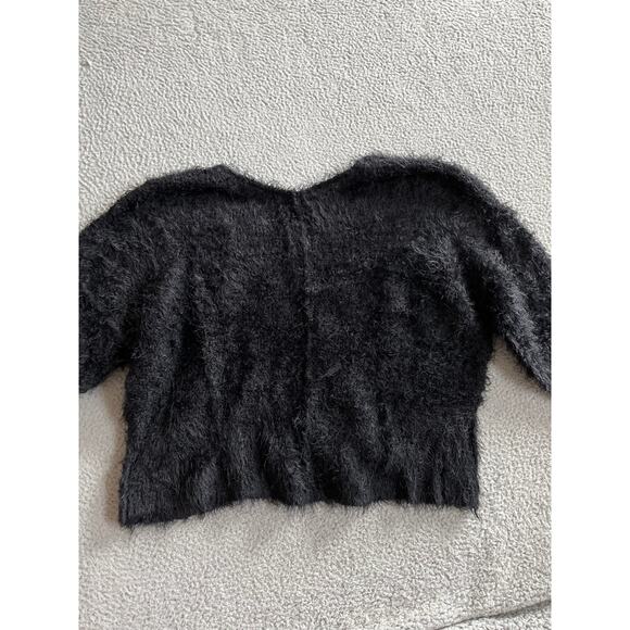 Free People Sweater Small Oversized Cropped Faux Fur Fuzzy Soft V-Neck Black - Picture 6 of 14